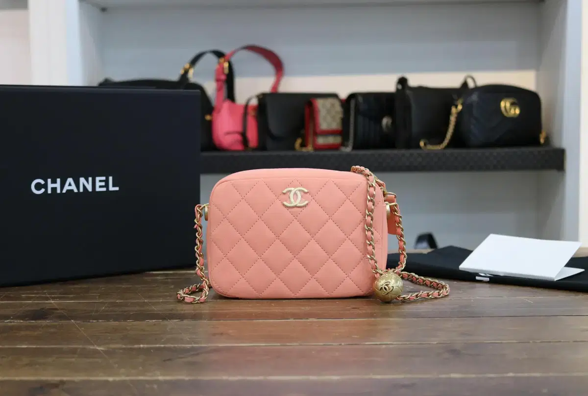 [착한중고명품울산점] Chanel Gold Ball Chain Crossbody Camera Bag Lambskin Built-in Chip