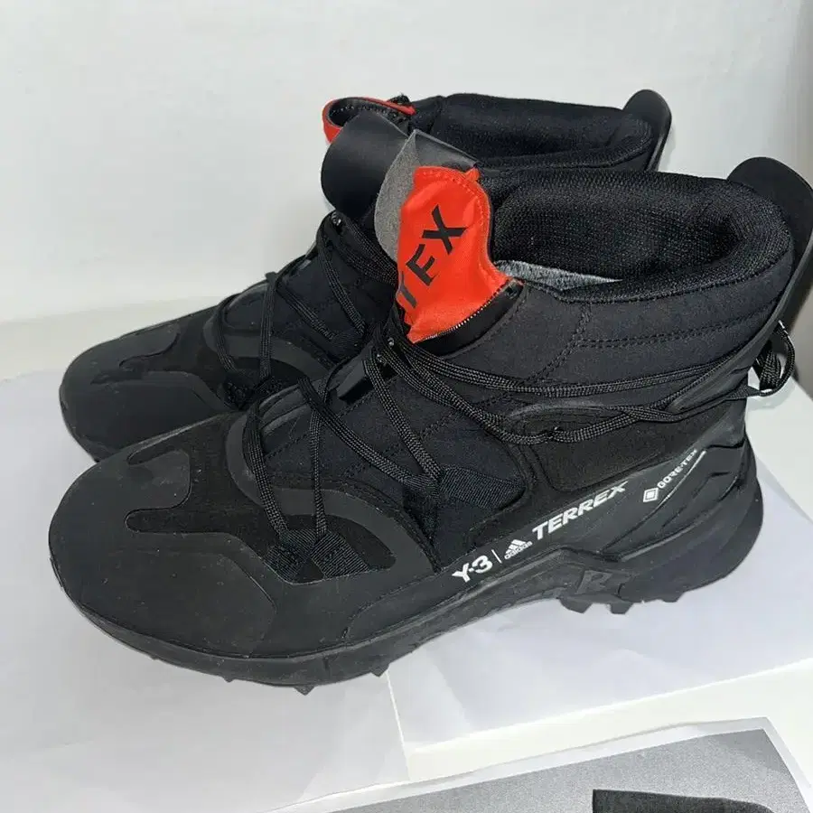 Y-3 고어텍스 TerrexSwift R3 GTX (UK9, 275)