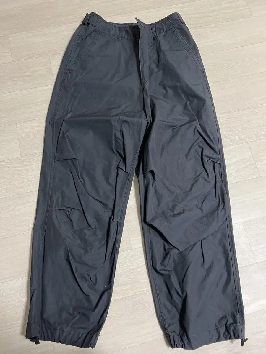 Uniqlo Parachute Trousers Black 76