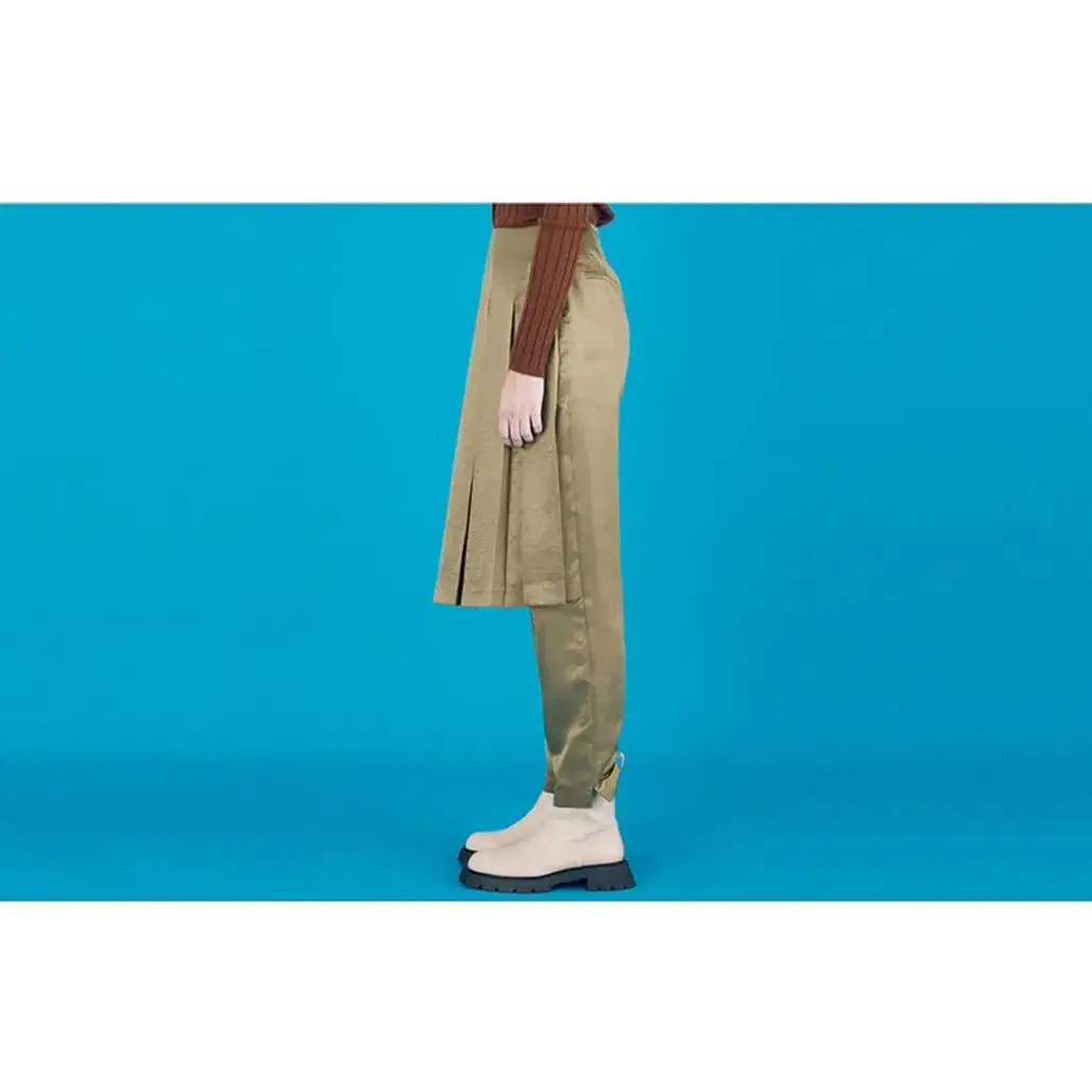 Pleats Skirt Pants 팔아요 (미개봉)