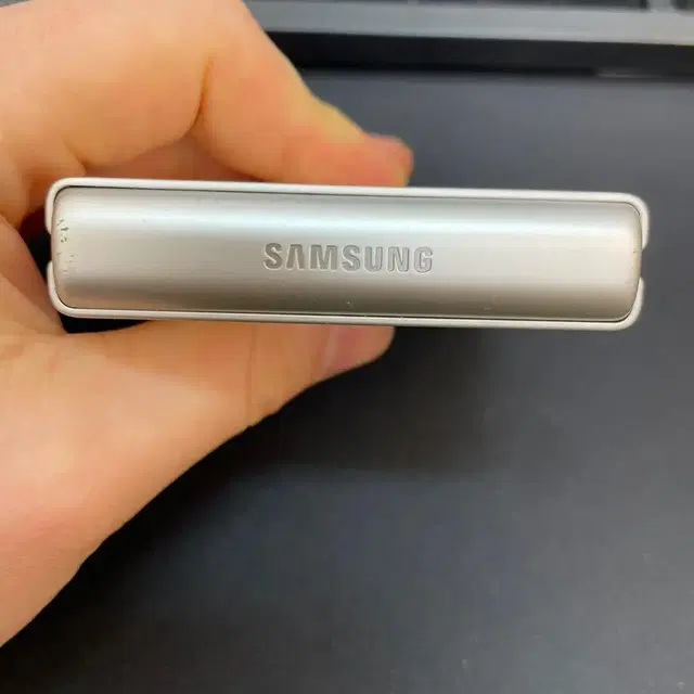 갤럭시Z플립3 크림 256GB 무잔상 상태좋은 중고25만4천팝니다.