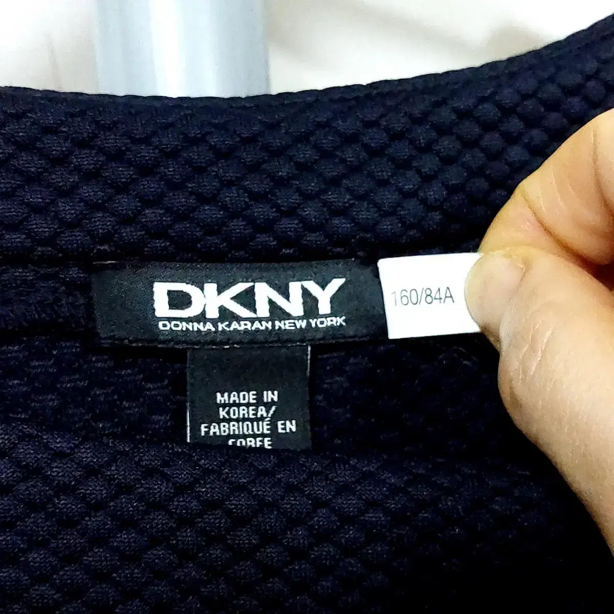 DKNY 엠보싱짜임 티셔츠