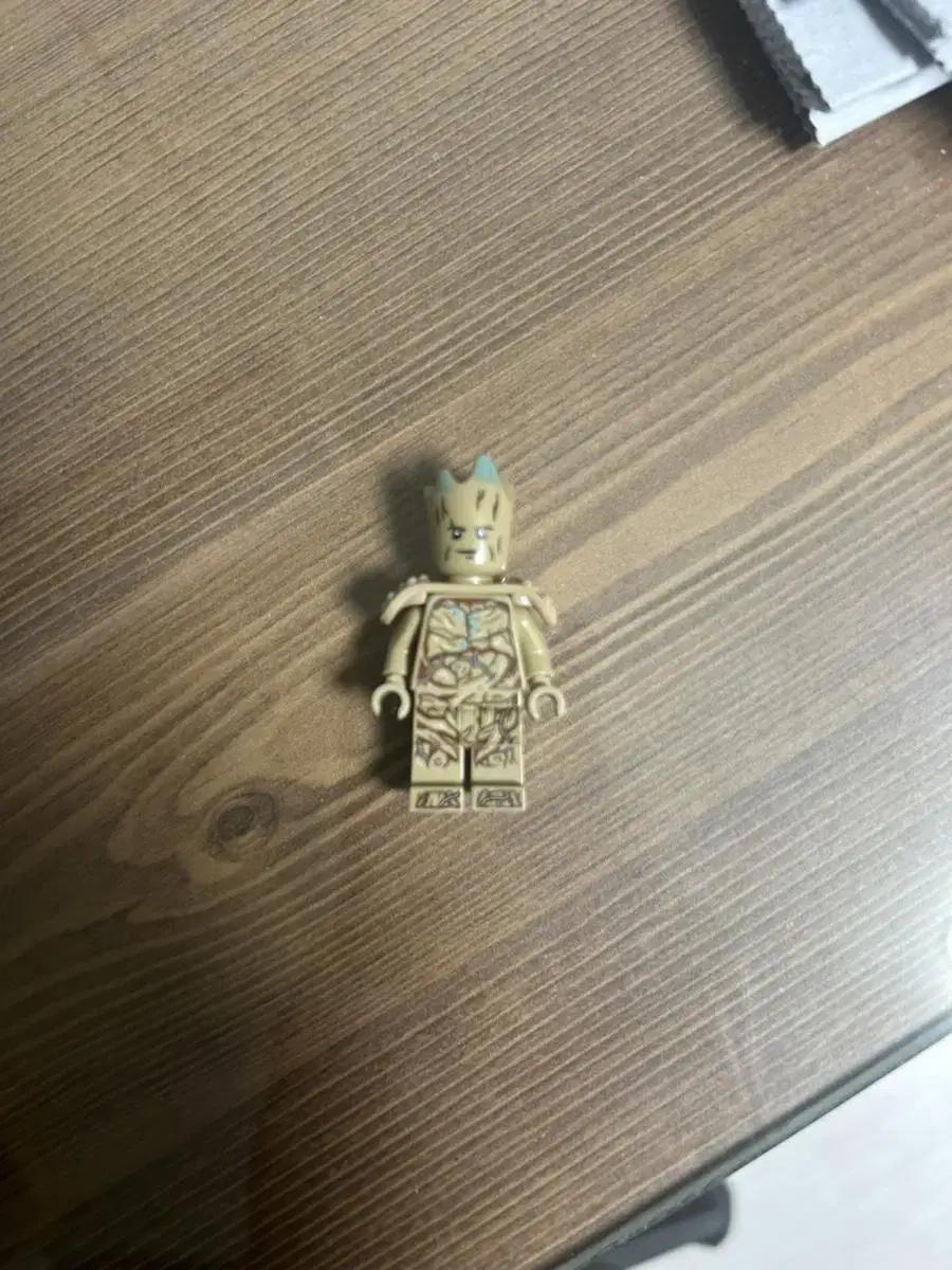 I'm selling a LEGO Marvel Groot figure