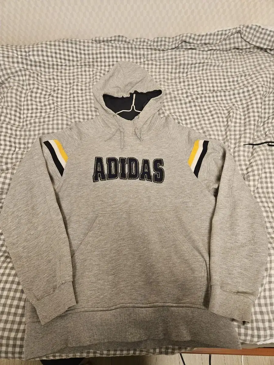 Adidas Hoodie 105