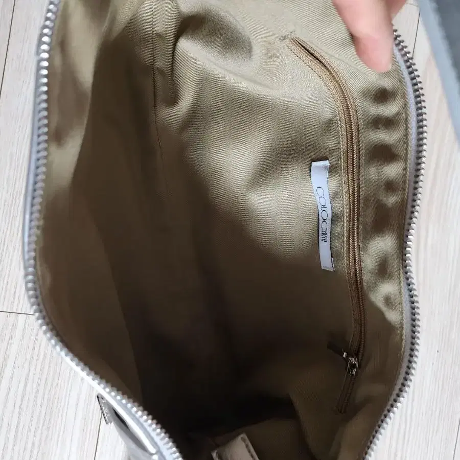 콜로신스 Raspail Square Bag Silver 팜 반택포