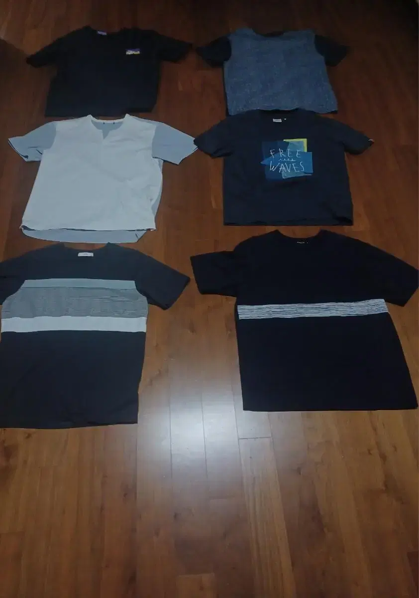 I have 6 t-shirts bulk to sell! (Size 110)