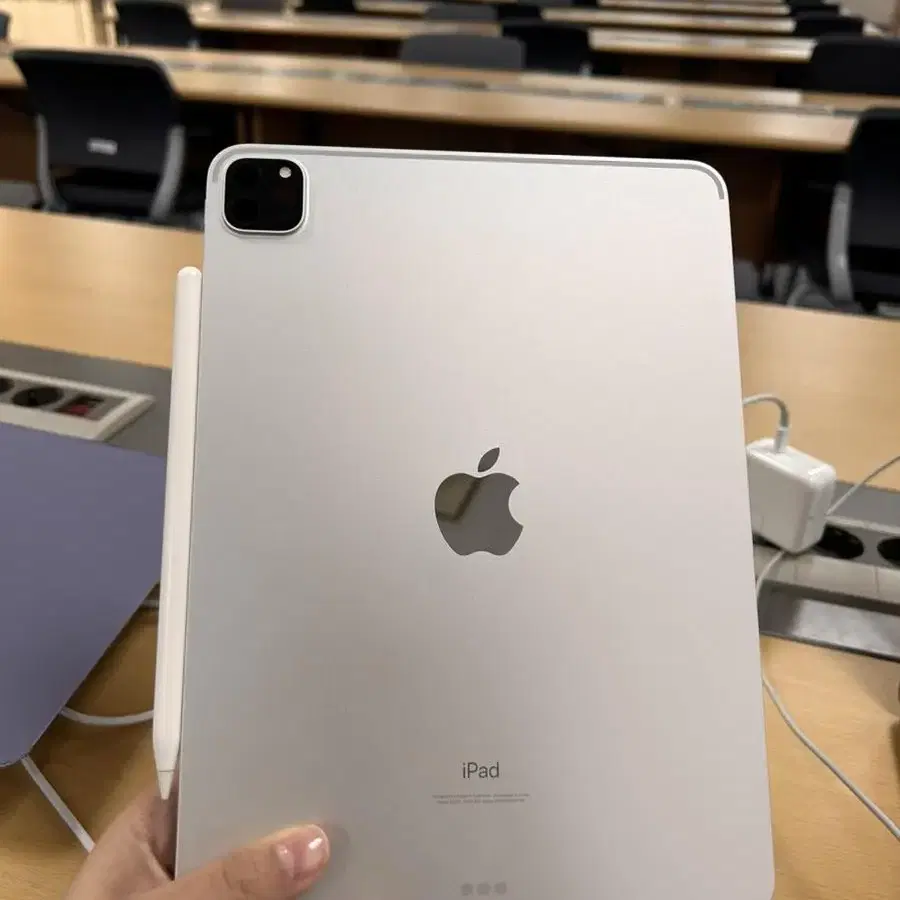 iPad Pro 11inch 128GB + Apple Pencil