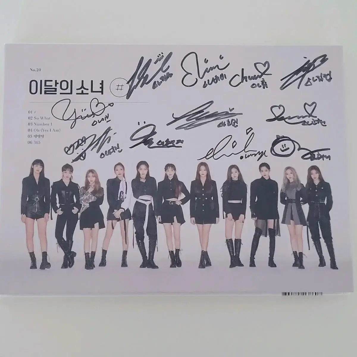 Loona Bimae sign album