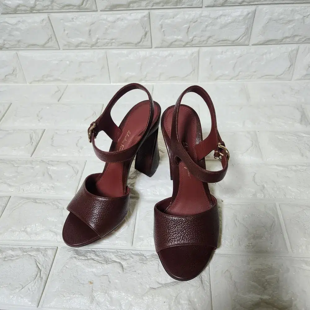 Ferragamo 6 size 230 sandals