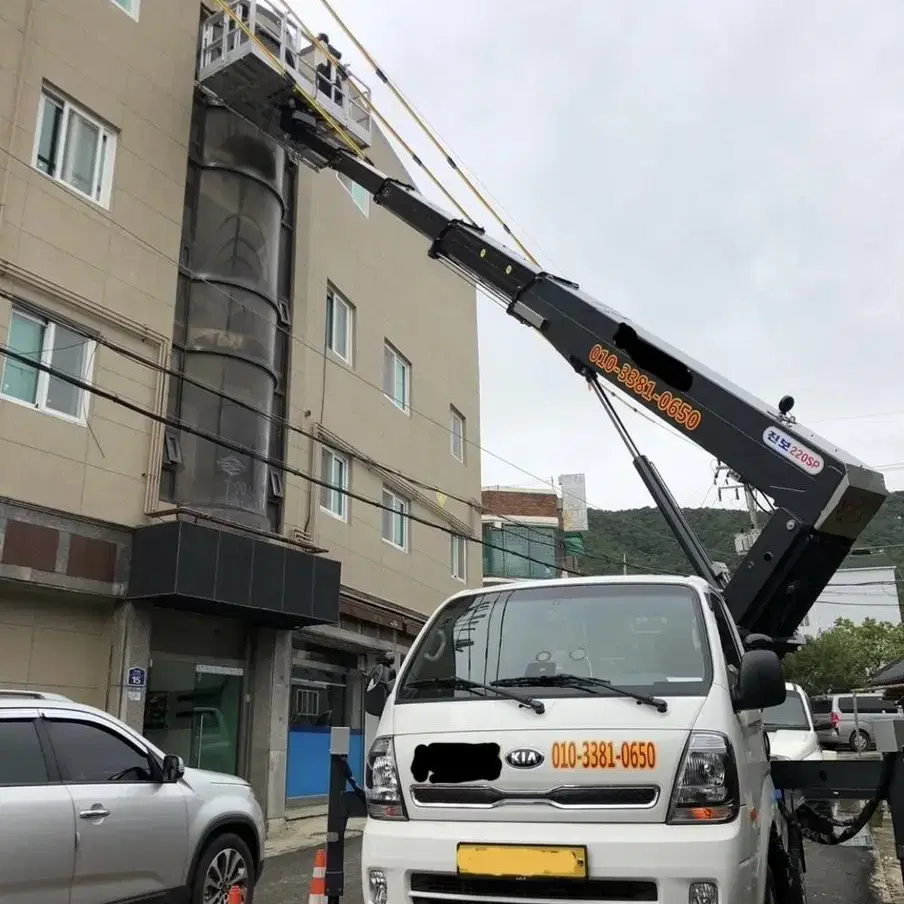 스카이차 고소작업차 사다리차 간판 설치 외벽 보수 등 고소작업