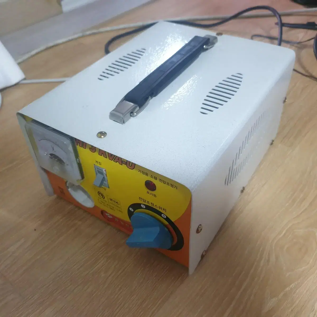 한국제품 외국에서 사용 3KVA 110V-220V 승압용 변압기 외국국가