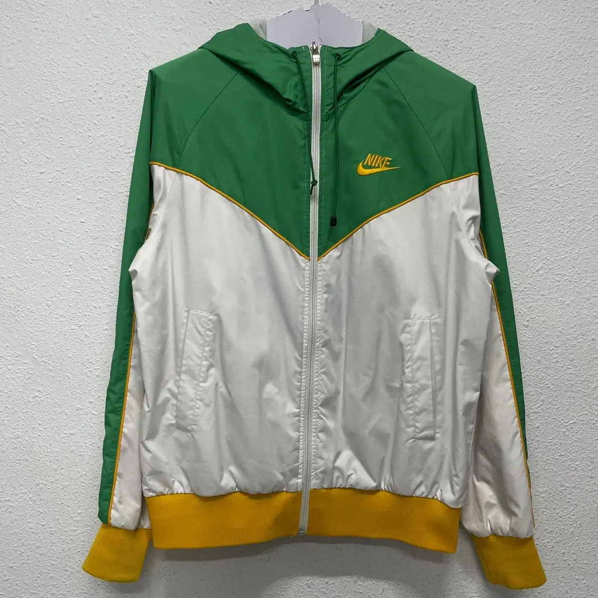 [L] Nike Colorblocked Windrunner Windbreaker Hooded Jacket M230