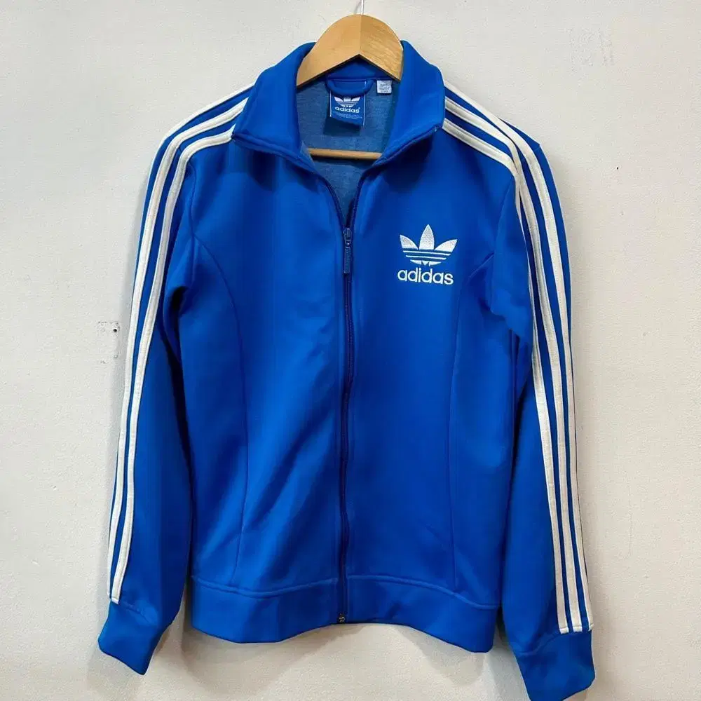 10754 - Adidas bloo Europa Tracktop Jersey