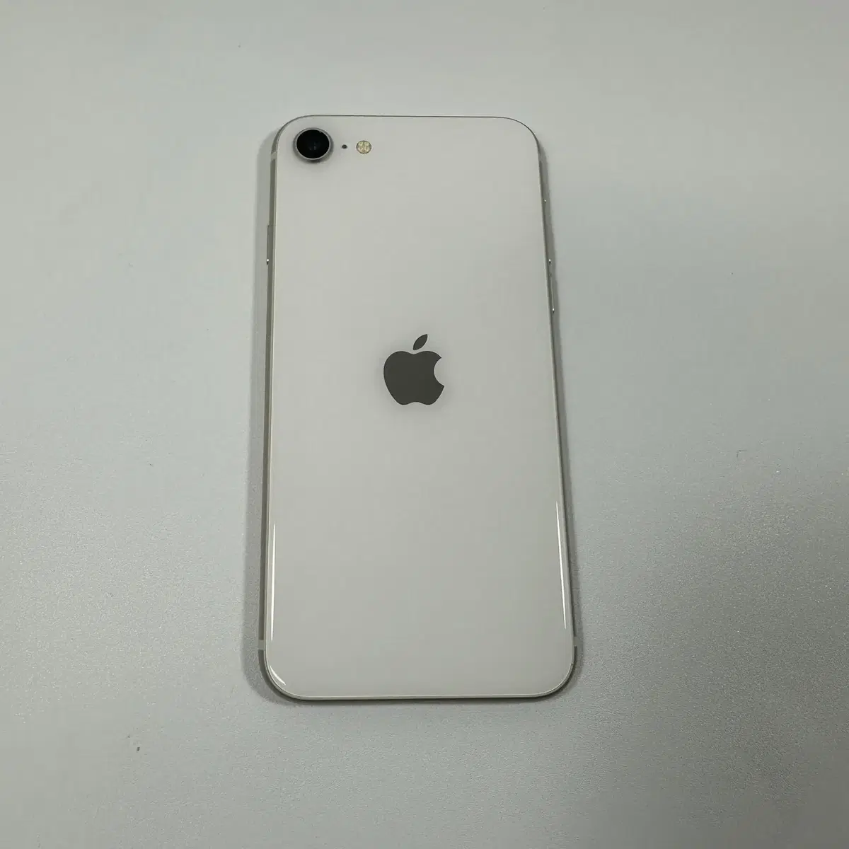 27Mnego) iPhone SE3 White 128Gig