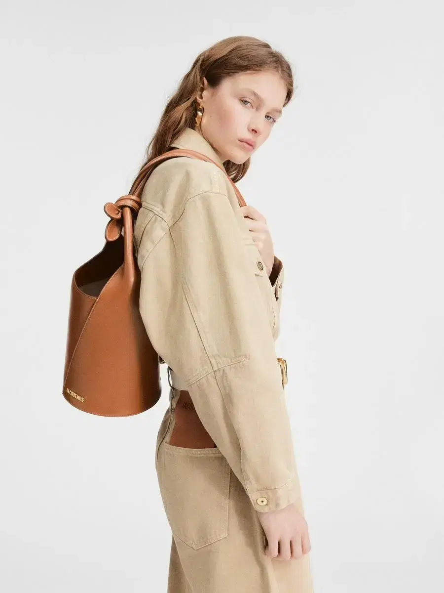 Jacquemus Bucket Bag Le Petite Tournee