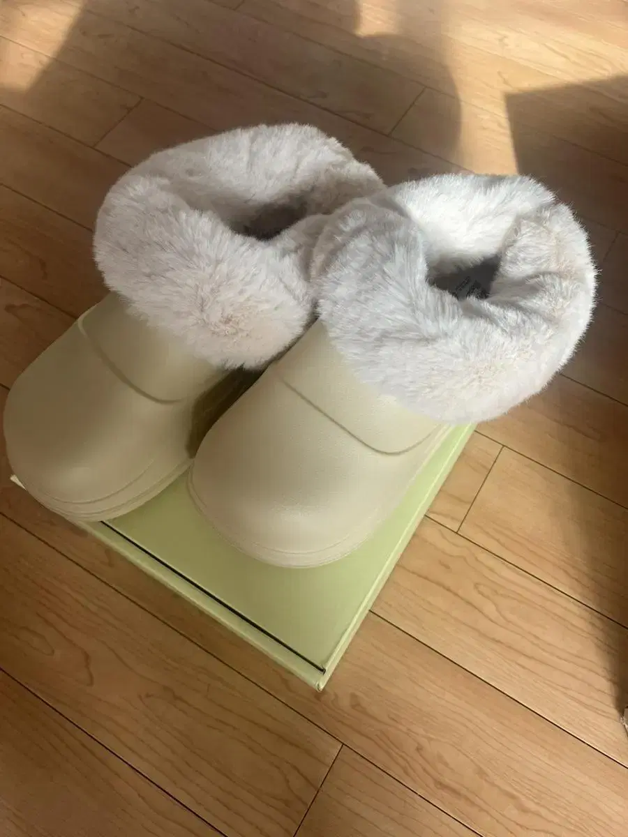 HAYDEN FUR COLLAR CLOG - BUTTER