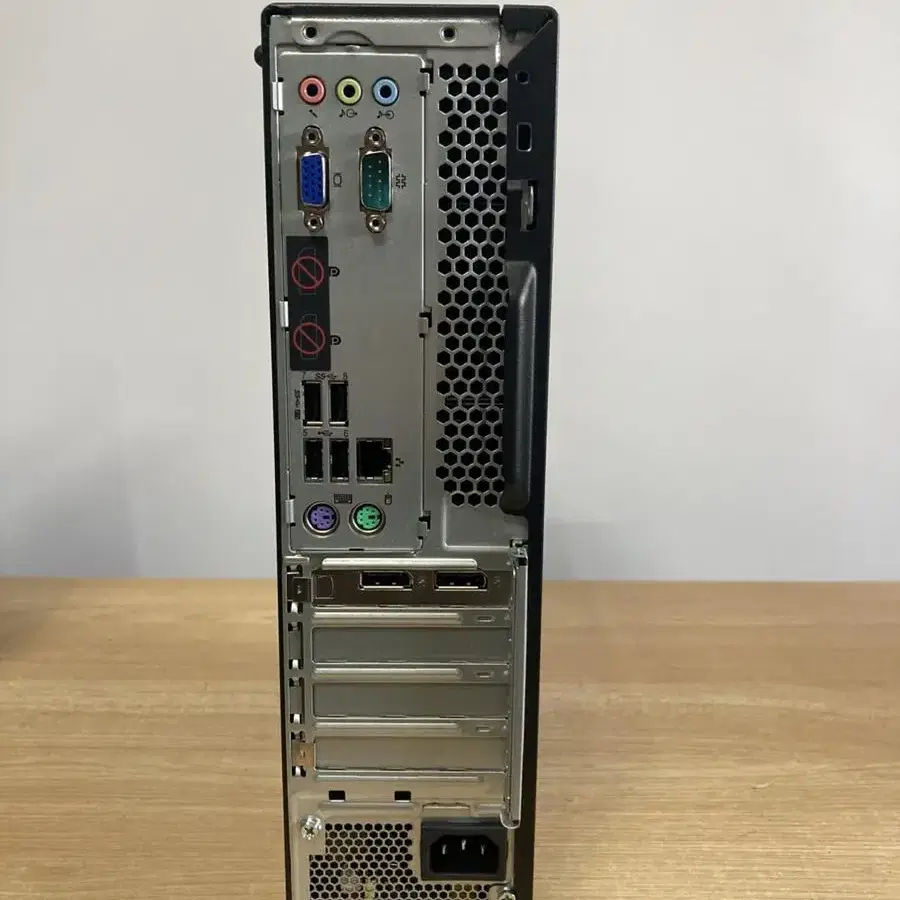 ThinkCentre M75s. 슬림 데스크탑