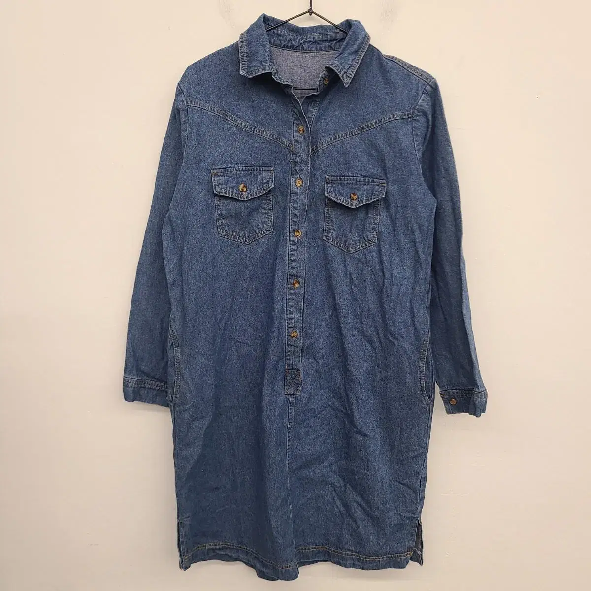 [Women's 66 size] Denim long shirt for sale.