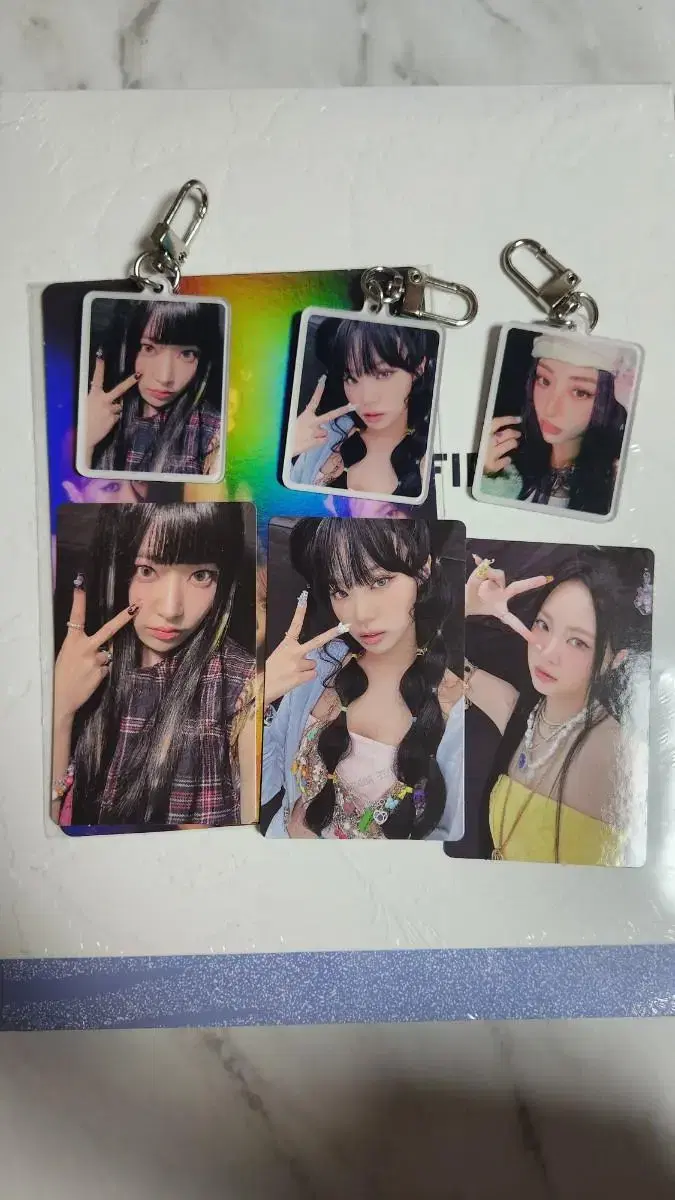 Le Sserafim E.Ji Album weverse pre-order benefit photocard keyring sakura kim chaewon huh yunjin Hong Eunchae