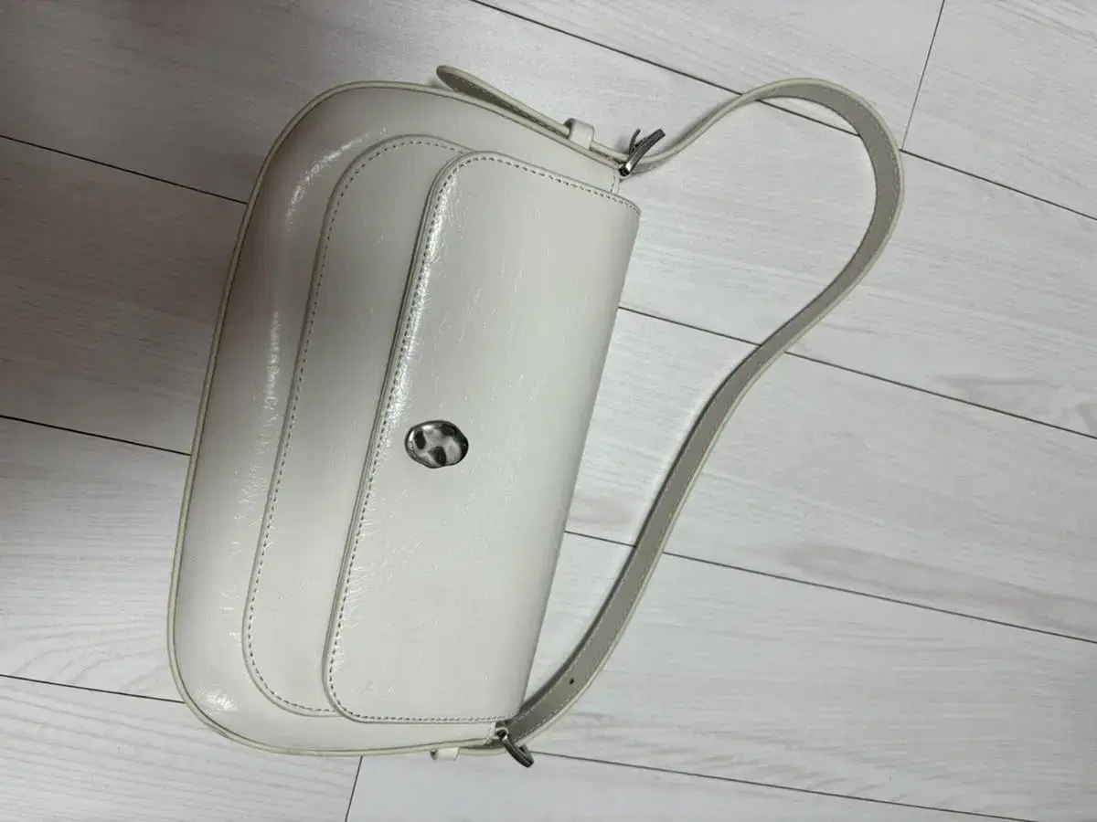 Ostkaka Shoulder Bag Ivory