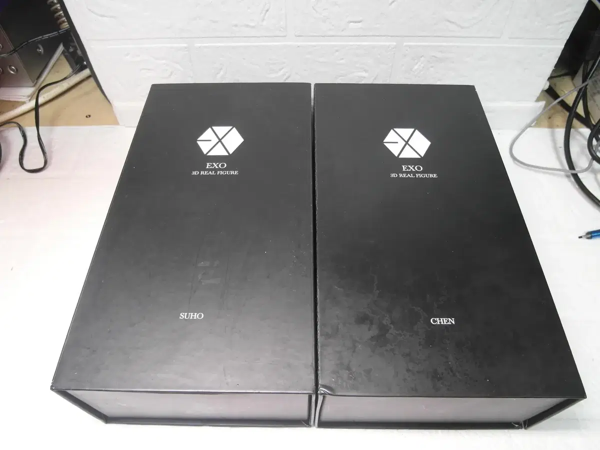 EXO - suho and chen sell 2 figures (not including kards)