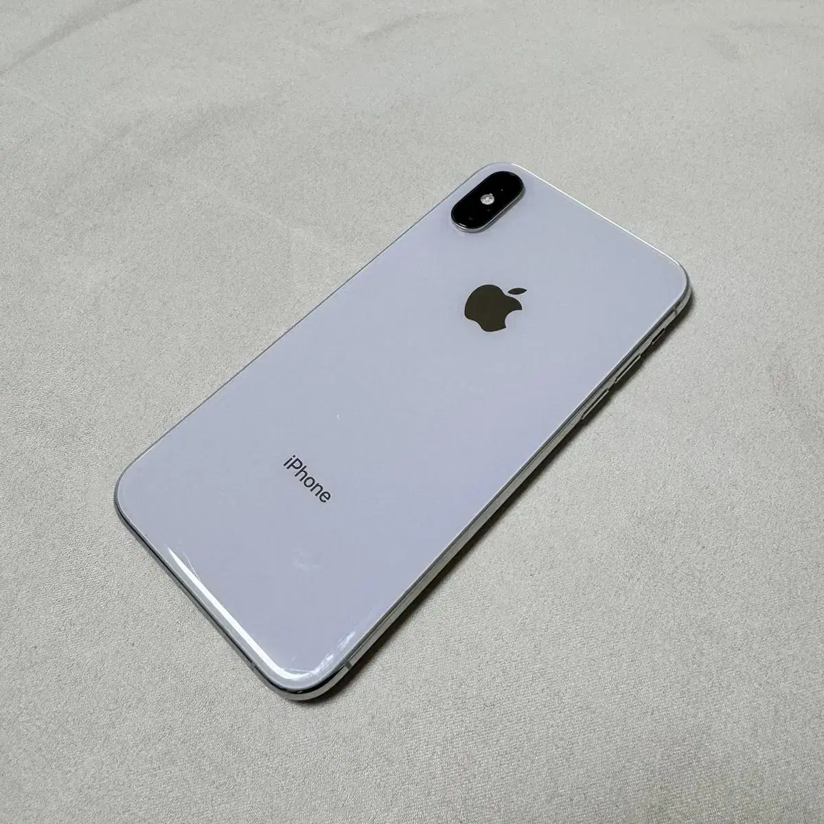 256 iPhone XS Silver sold