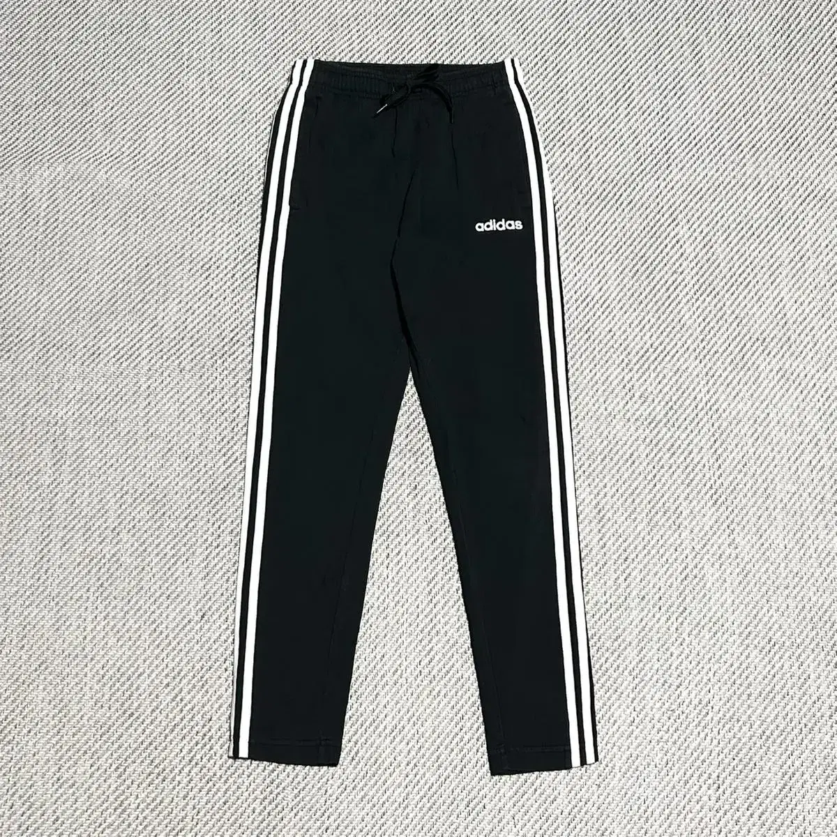 [ M ] adidas 아디다스 검/흰 레터링 면 트레이닝 팬츠