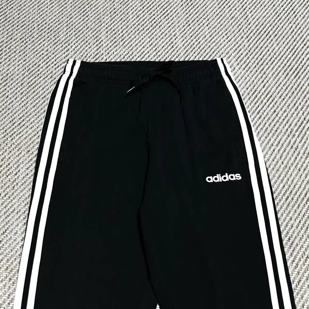 [ M ] adidas 아디다스 검/흰 레터링 면 트레이닝 팬츠