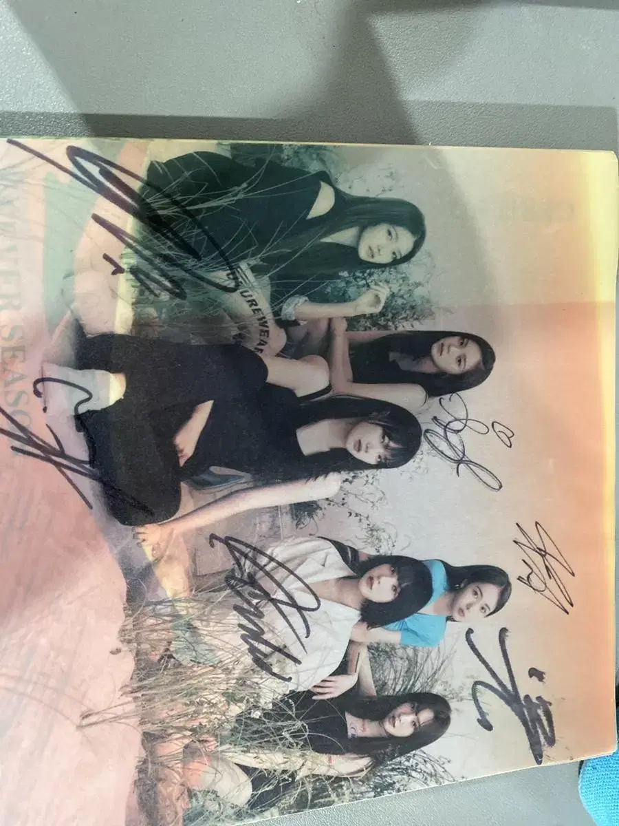 I'm selling my gfriend's signed autographed album 