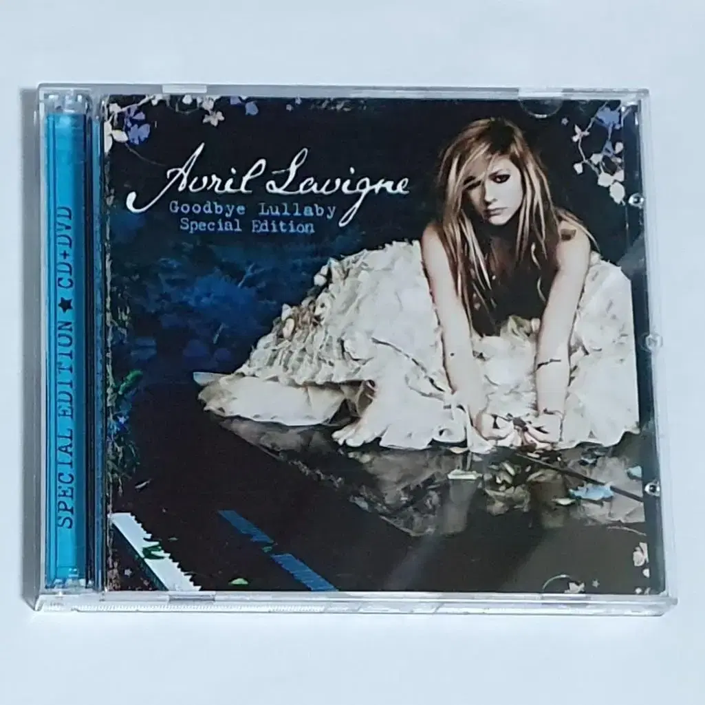 에이브릴 라빈 Goodbye Lullaby 스페셜에디션 앨범 시디