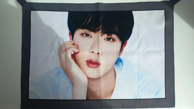 방탄 be 진 패브릭포스터