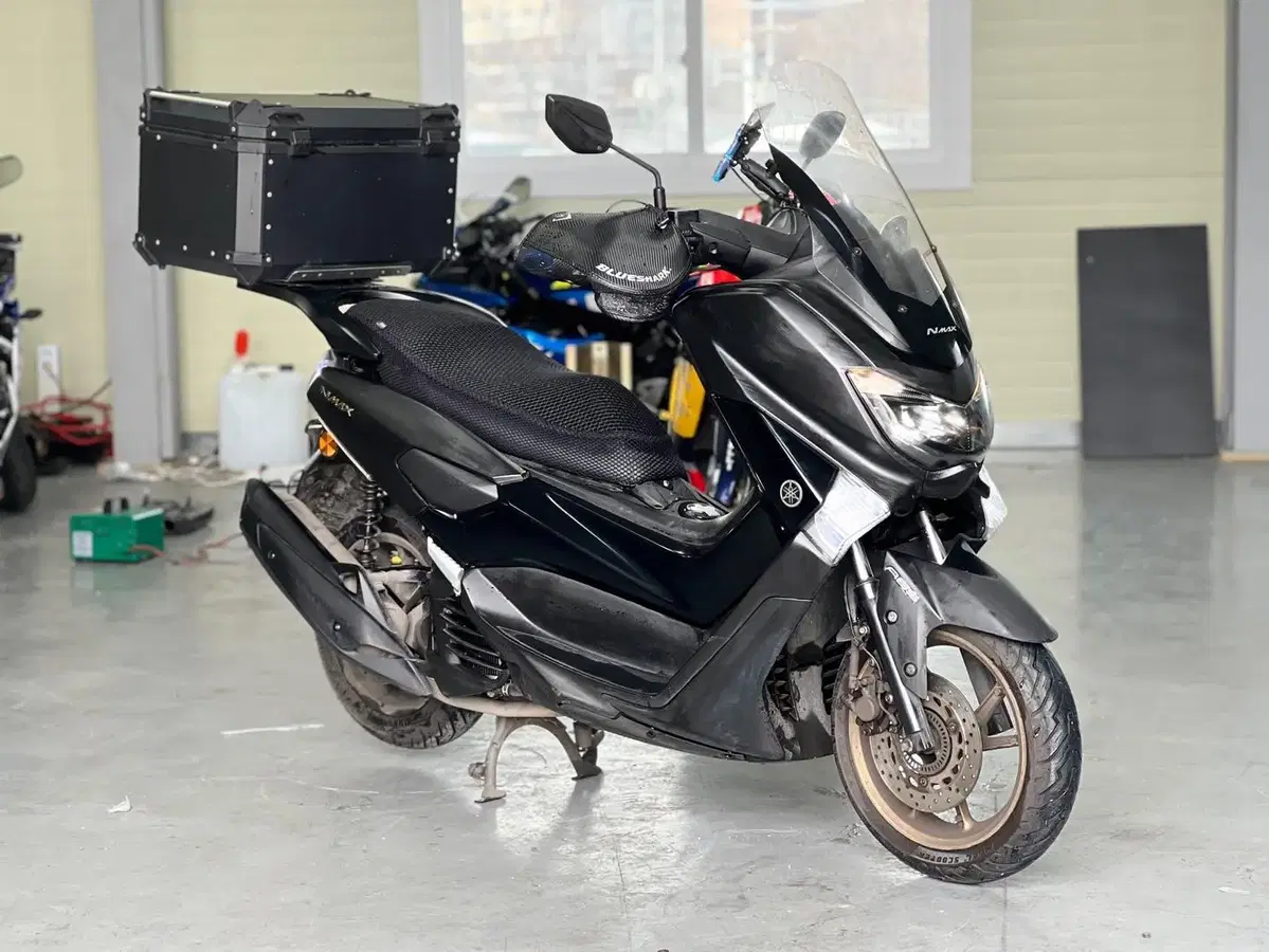 야마하 nmax 125cc 2018년식 튜닝잘되어있는차량 판매합니다