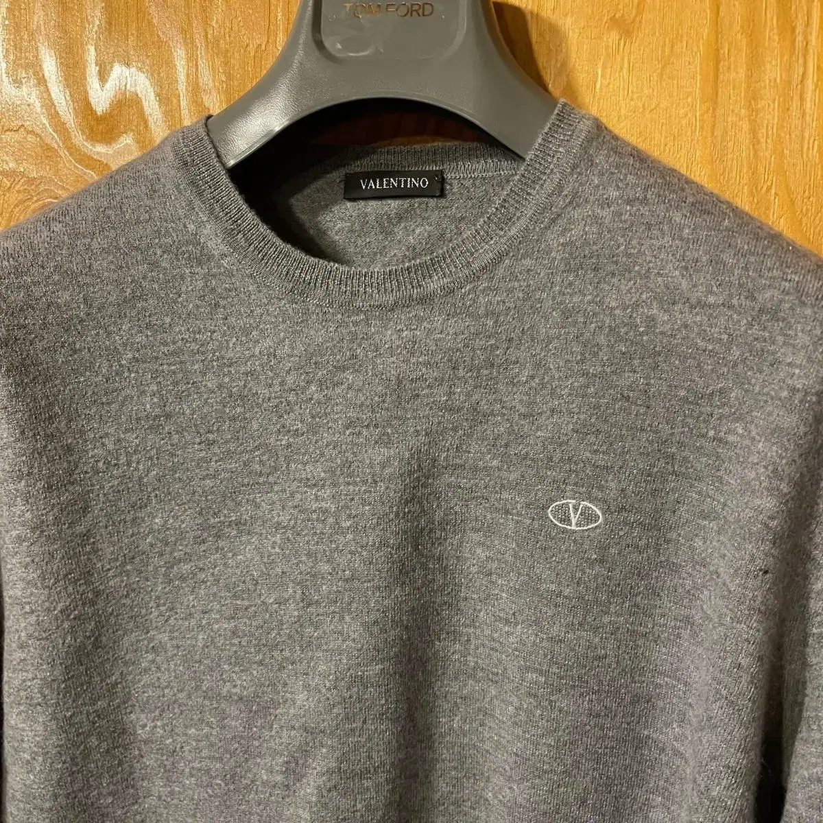 Valentino logo wool knit sell.