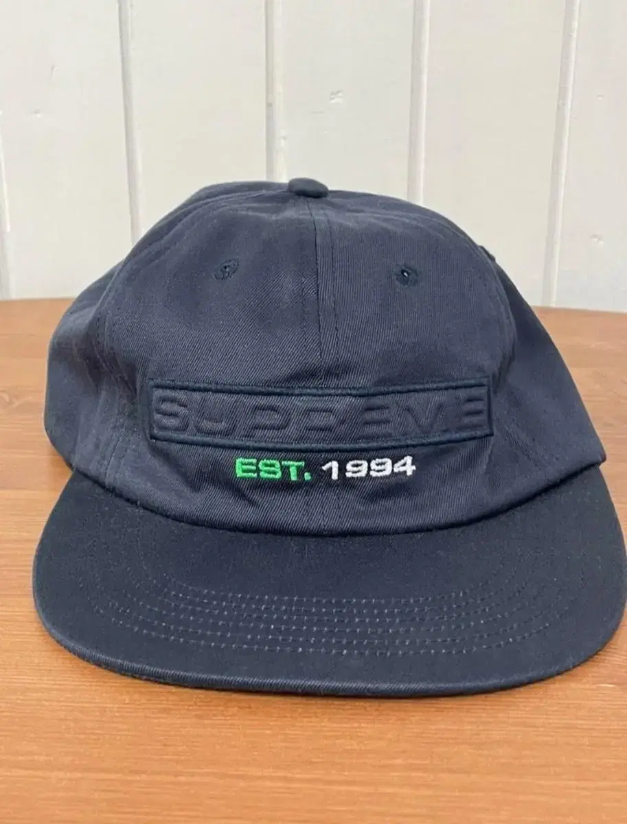 Supreme 18SS embossed logo 6-panel cap navy