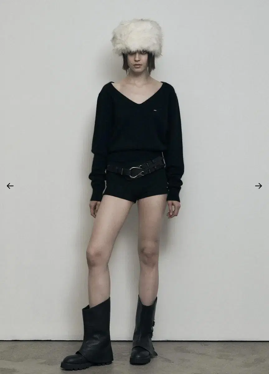 Bohemian Seoul Loose-fitting V-neck wool knit black