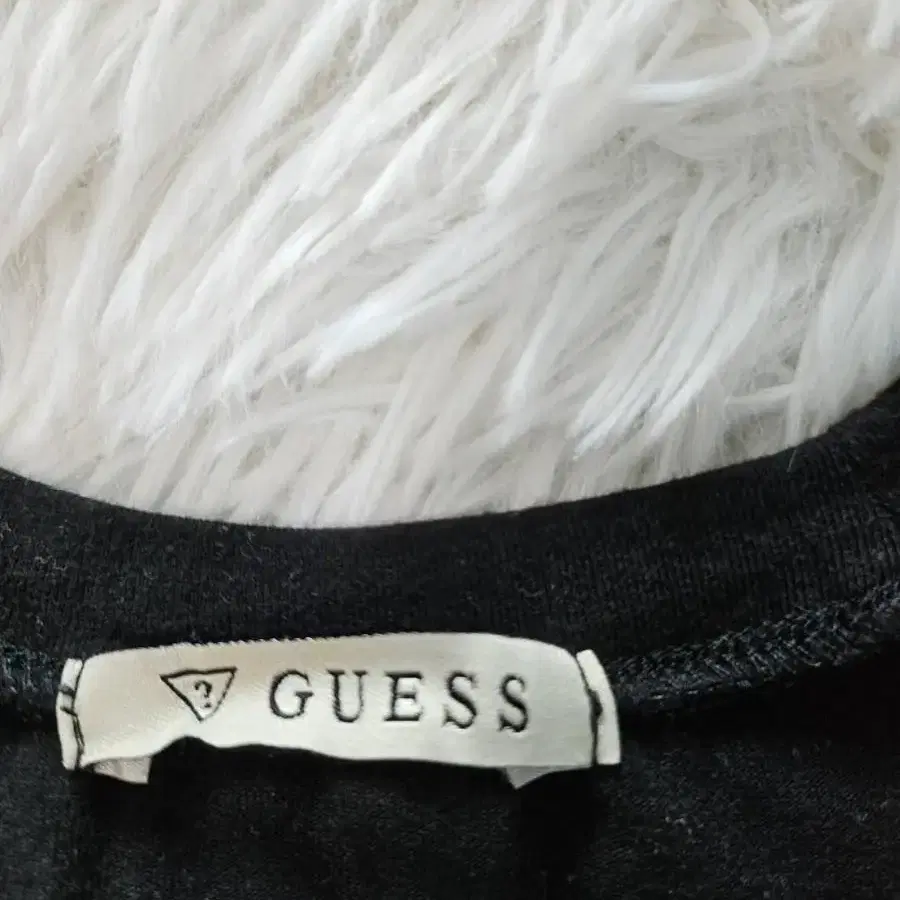 게스 guess 로고 반팔티셔츠 라운드티셔츠 M 95