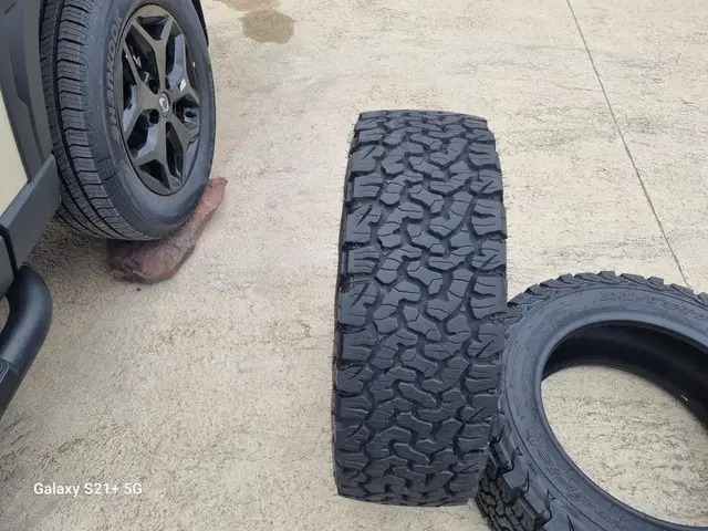 렉스턴스포츠 칸 오프로드타이어 18인치 BFGoodrich타이어