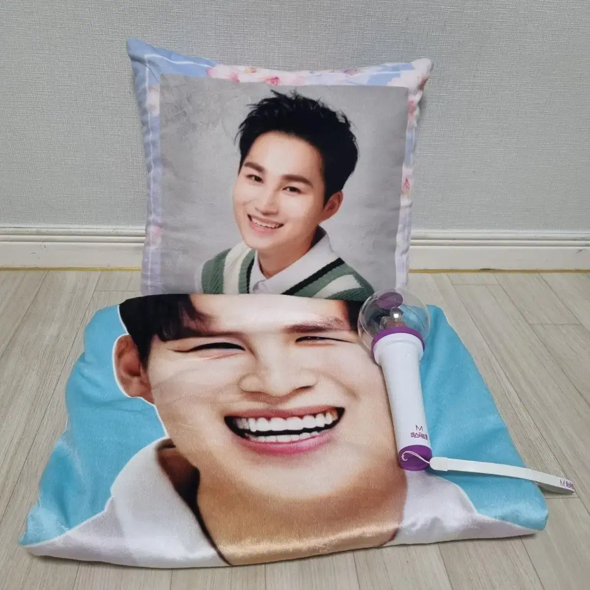 My brother broke out and I'm selling Kim Heejae cushions, blankets, and lightsticks bulk!