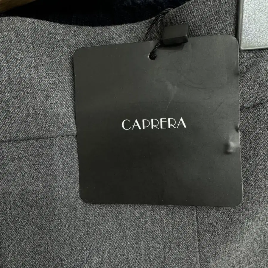 새상품 ) CAPRERA 슬랙스