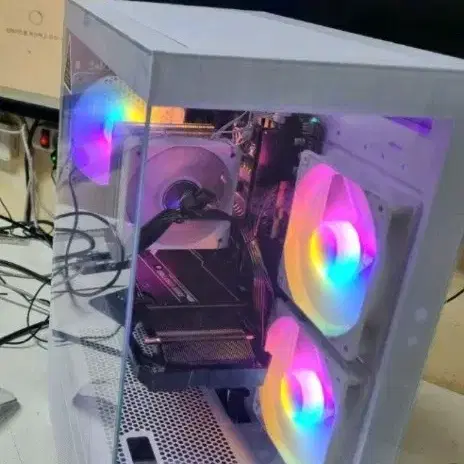 배그 프래임3배 라이젠 7500F 그래픽 RX 7600 8G 컴퓨터