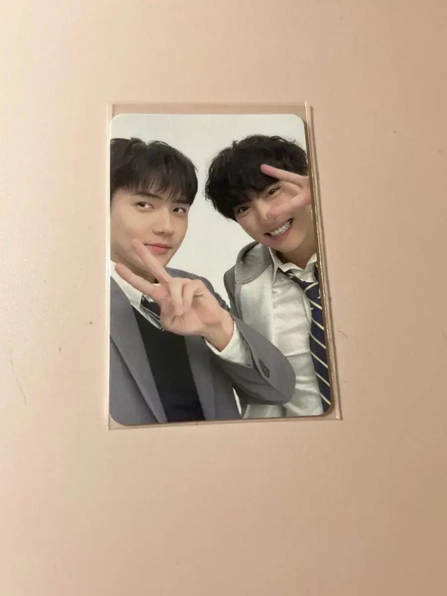 EXO seasons greetings sells photocards (Sehun and Chanyeol)