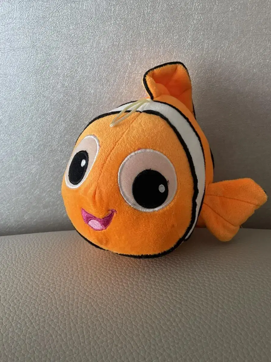 Aquarium doll sells Nemo