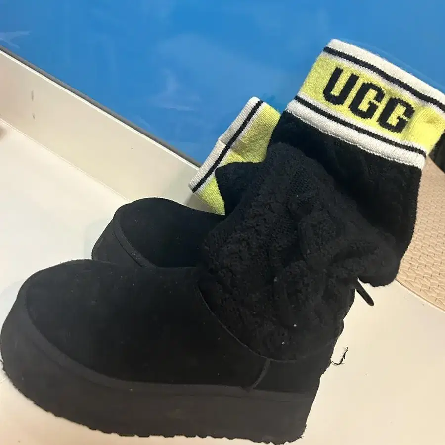 UGG 니트부츠