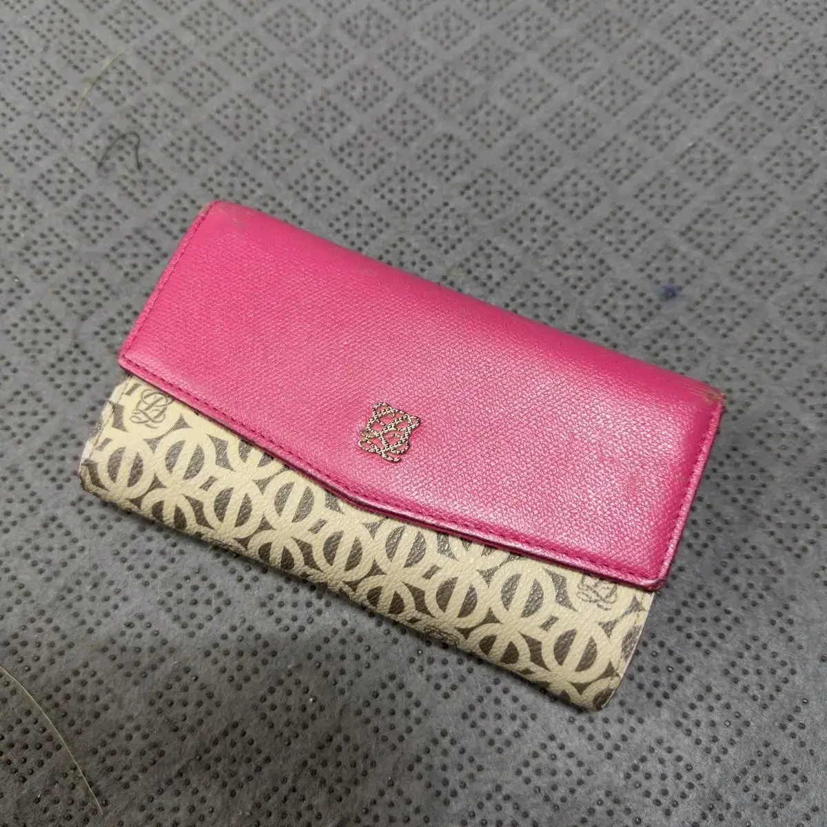 Léw's Long Wallet