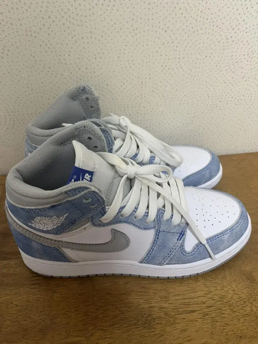 Box available (one-time wear) Jordan Hyper Royal (235)