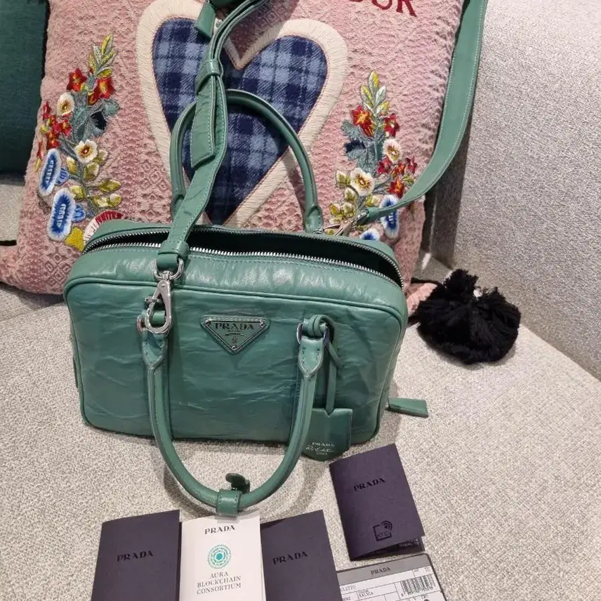 프라다 나파가죽가방 새제품 판매가격 450만원 사진 1