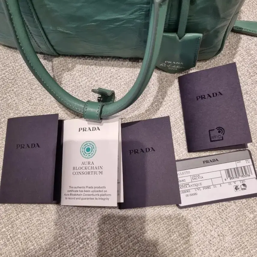 프라다 나파가죽가방 새제품 판매가격 450만원 사진 2