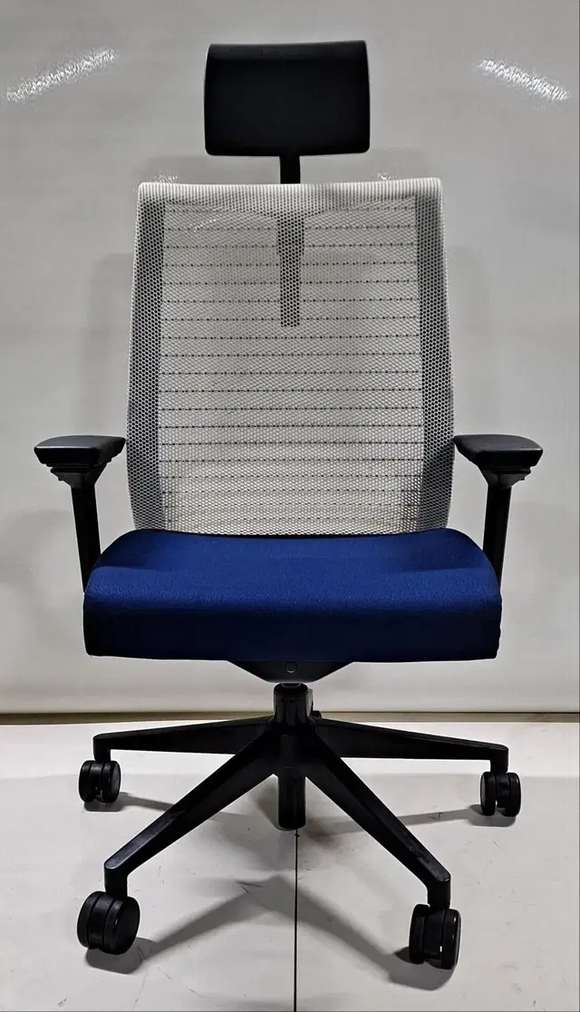 스틸케이스 씽크 의자 (Steelcase Think Chair)