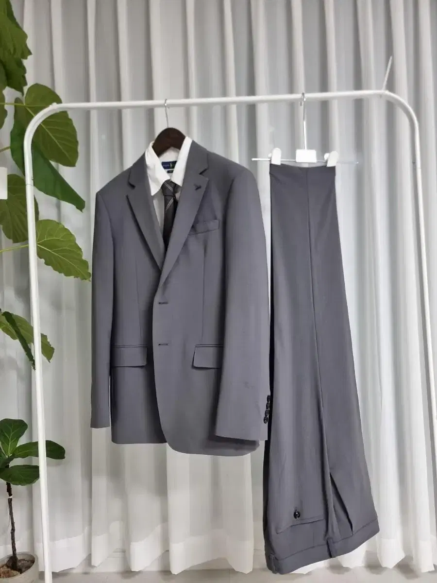 Komodo Gray Suit