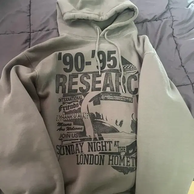 RESEARCH HOODIE [KHAKI] 비바스튜디오